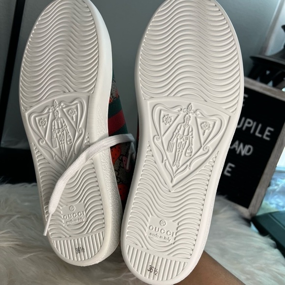 Authentic Gucci Ace Strawberry Sneakers sz 36.5 NIB - Picture 7 of 17